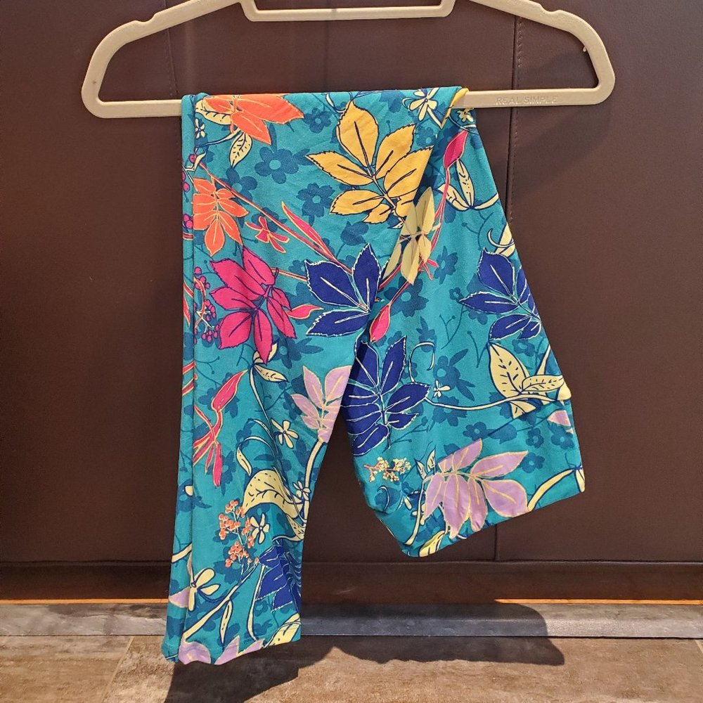 LulaRoe Tall & Curvy Tropical Print Leggings